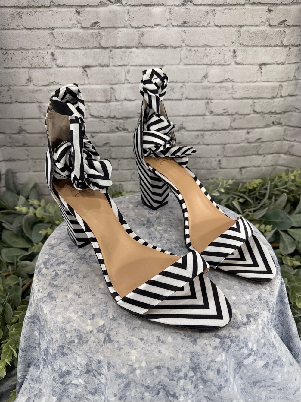 INC - “Kanata” Black & White Fabric Stripe Embroidered Tribal Print Heels WMS 10 - Picture 11 of 11